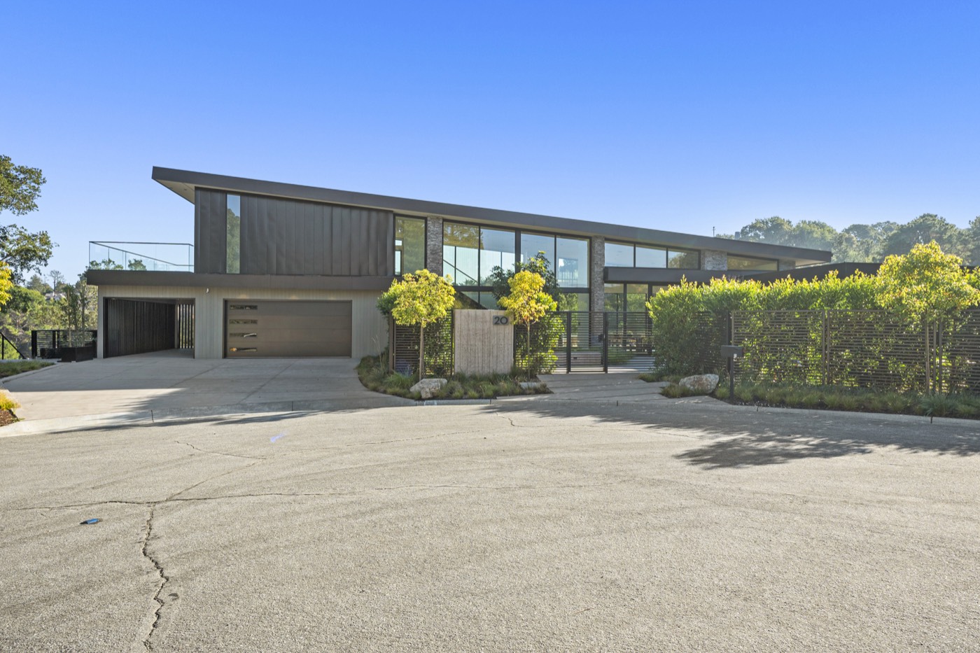 20 Pine Court, Hillsborough